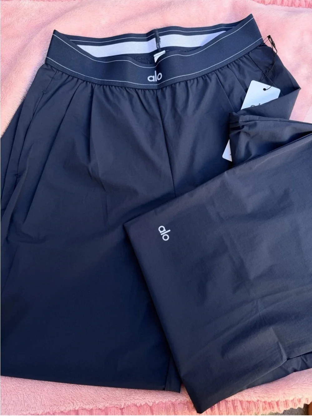 ALO Yoga Men’s Black Athletic Shorts with Branded Waistband